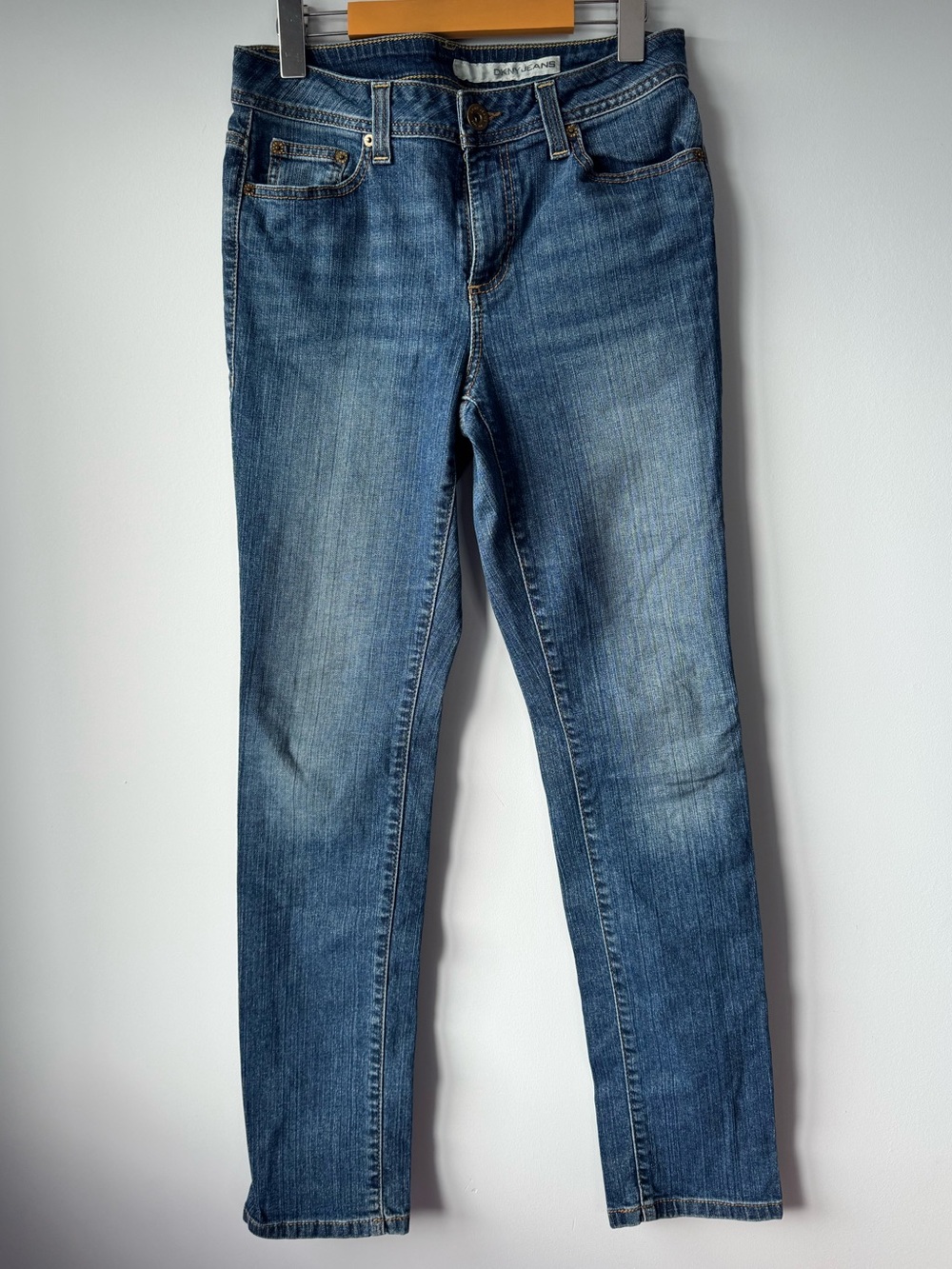 (6s)DKNY Women's Slim Skinny Jeans in Medium Blue Wash